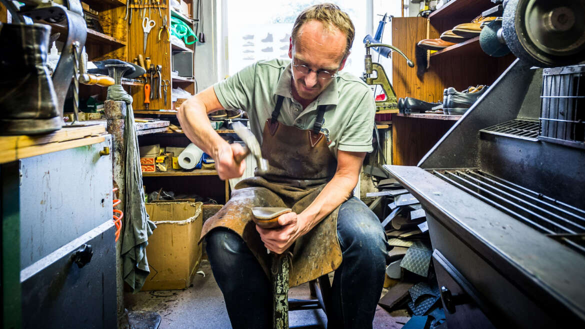 How to Stretch Leather Shoes